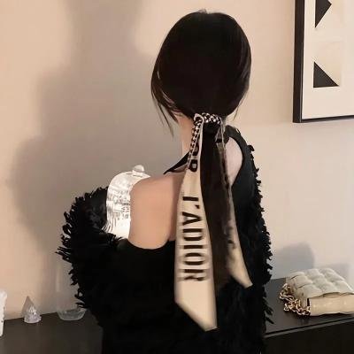 可怜此地无车马